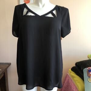 Torrid Cut-Out V-Neck Neckline Short Flutter Sleeves Black Flowy Blouse Sz 1